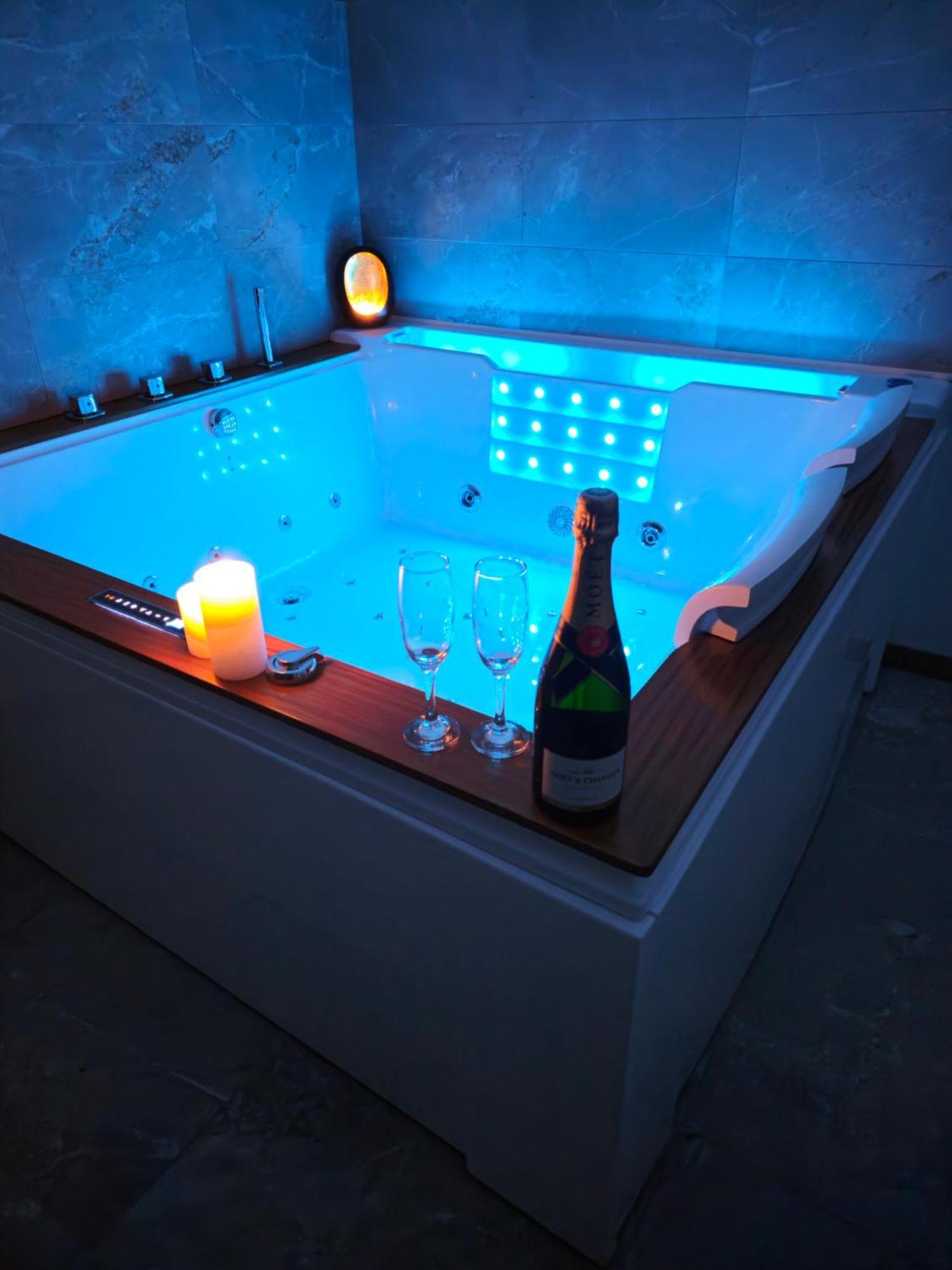 Loft De Luxe Le Chic, Grand Jacuzzi, Vue Port De Plaisance Lägenhet Saint-Valery-en-Caux Exteriör bild