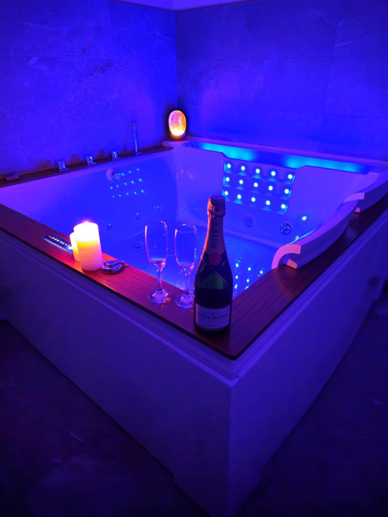 Loft De Luxe Le Chic, Grand Jacuzzi, Vue Port De Plaisance Lägenhet Saint-Valery-en-Caux Exteriör bild